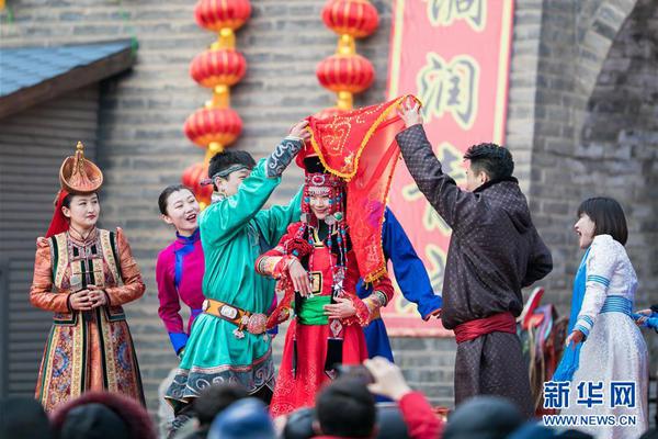 【暗黑吃瓜官網(wǎng)全球入口】戴勝鳥又被稱為“棺材鳥”